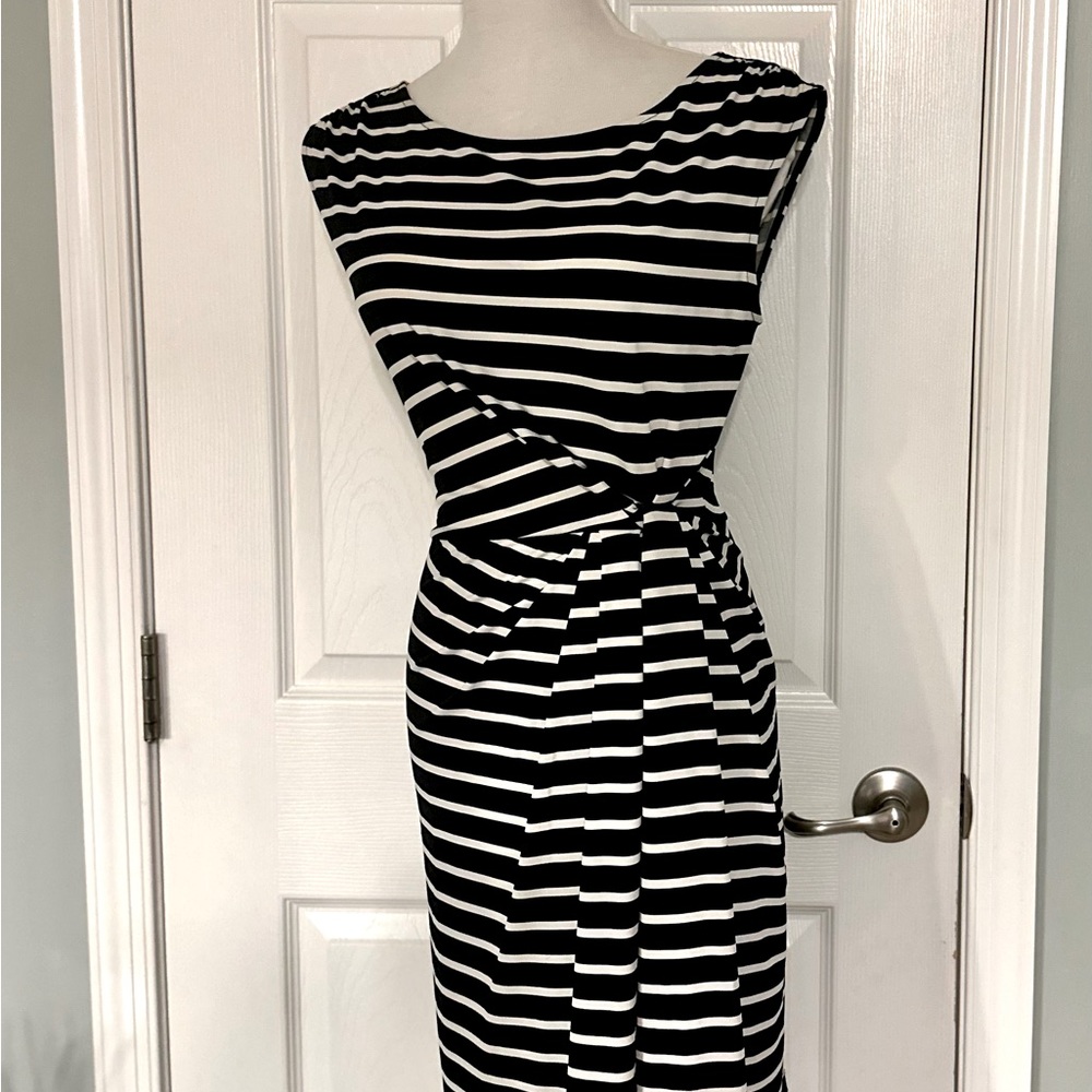 Loft strip boat neck side ruched dress falls just to the knee